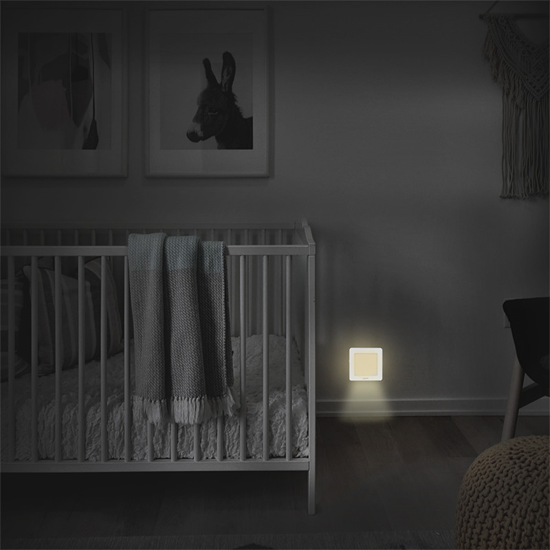 LED natlampe m. skumringssensor, 2700K, firkantet