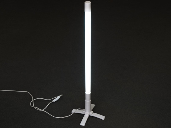 Fluorcerende neonrør - 18W, 725 X Ø35mm HVID m. netstik