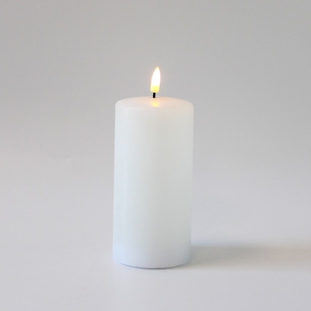 LED Bloklys med smelte-look og flammeeffekt, inkl. fjernbetjening og timer, 15 cm høj, Ø7,5 cm, ægte stearin