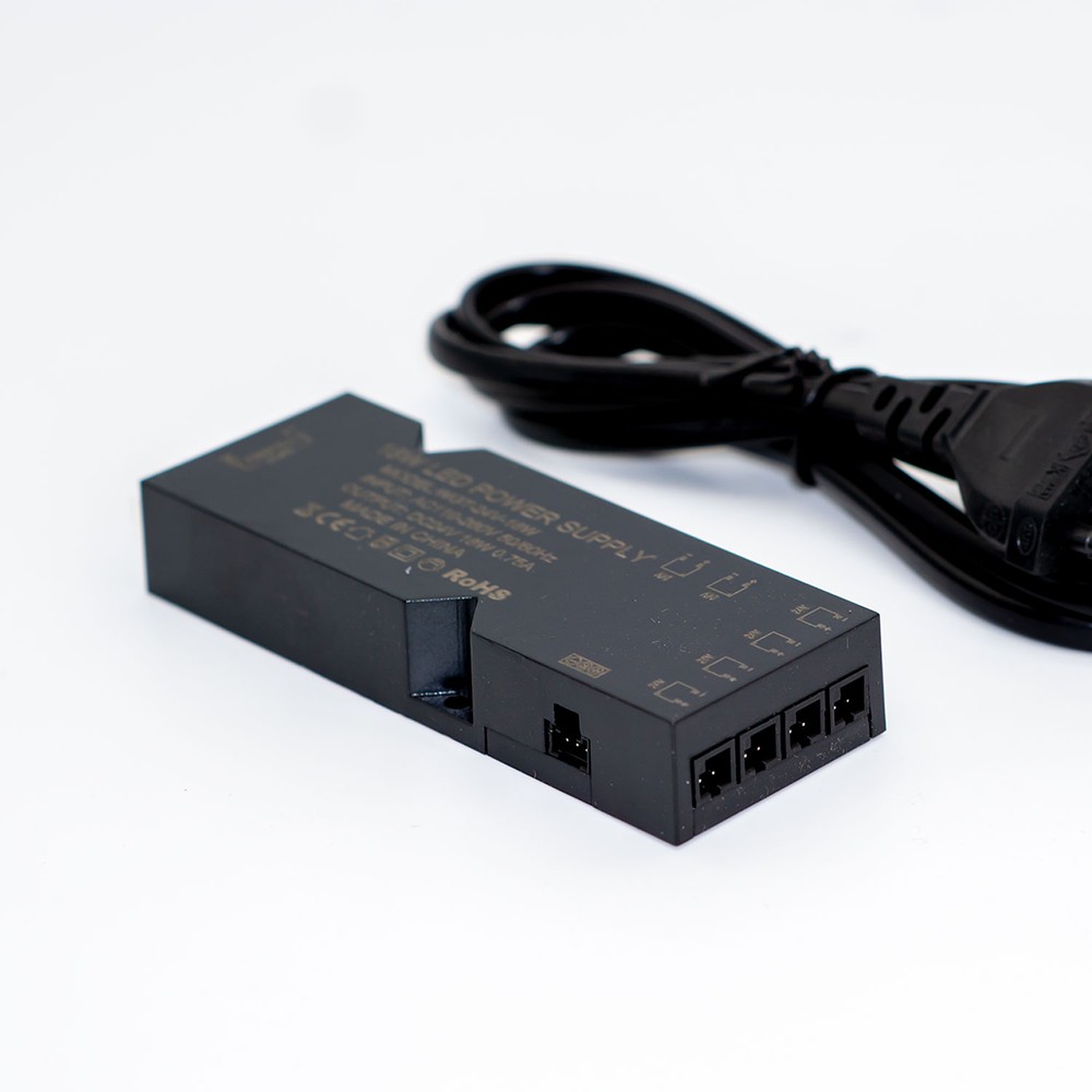 Sauna downlight strømforsyning - 18W, 6 udgange, 24V - Effektiv og pålidelig strømforsyning til din sauna med 6 udgange og en effekt på 18W, der leverer stabil strøm ved 24V. Ideel til at opretholde det perfekte belysningsmiljø i din sauna.