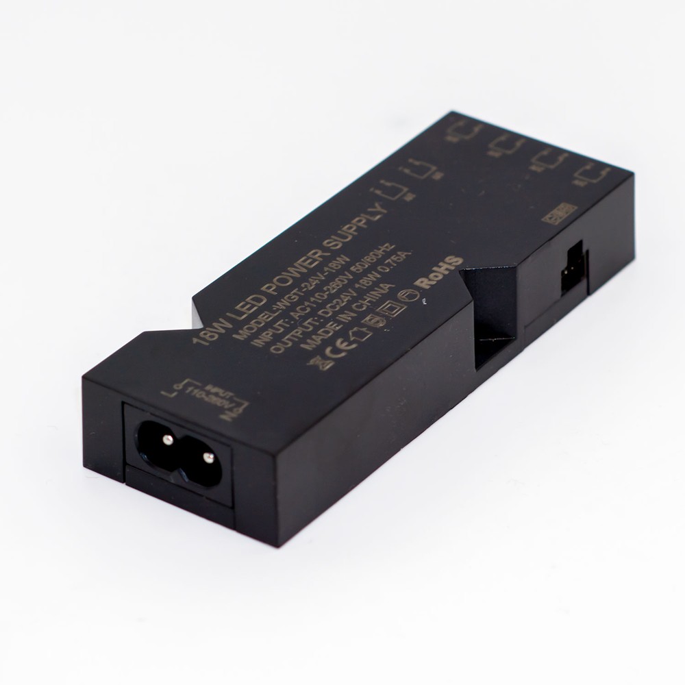 Sauna downlight strømforsyning - 18W, 6 udgange, 24V - Effektiv og pålidelig strømforsyning til din sauna med 6 udgange og en effekt på 18W, der leverer stabil strøm ved 24V. Ideel til at opretholde det perfekte belysningsmiljø i din sauna.