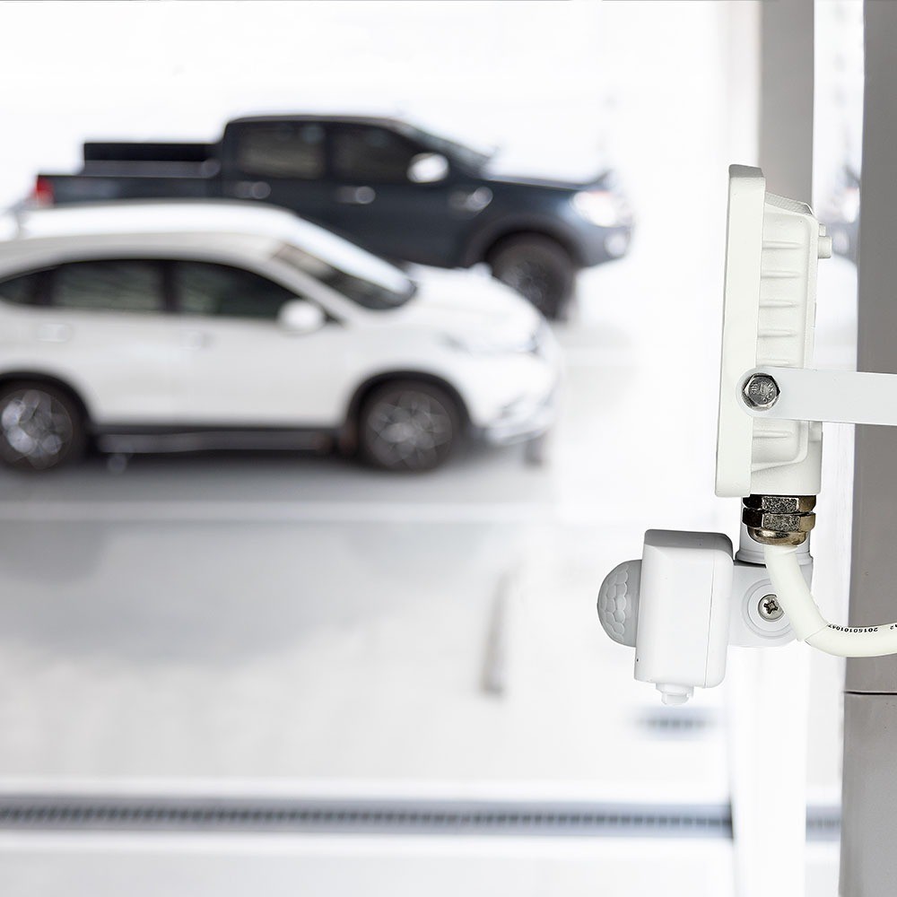 PIR-sensor projektør 50W med Samsung chip, 3000K, hvid hus - Professionel belysning til udendørs brug