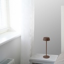 LED bordlampe 2W i Corten-finish med varm hvidt lys (3000K) og beskyttelse mod vandstænk (IP54)