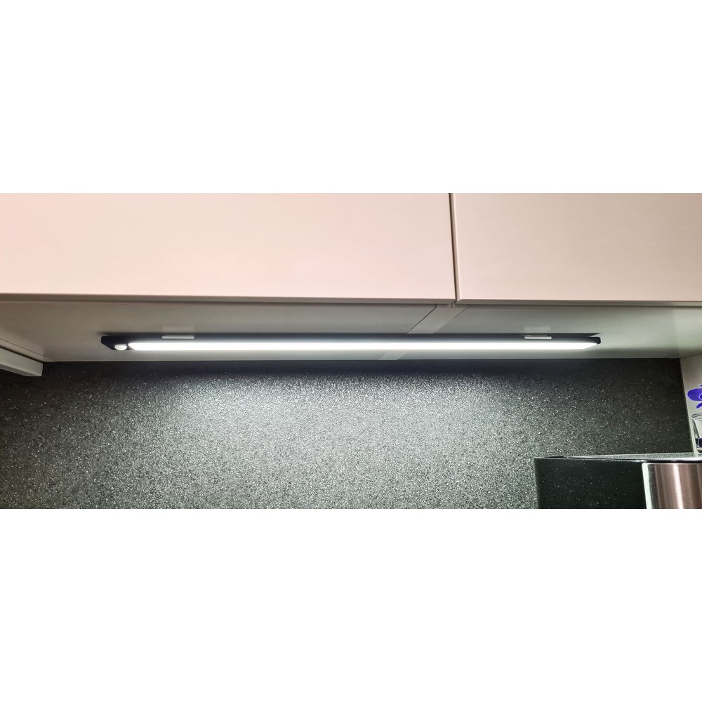 Sort Batteridrevet Skabsbelysning med PIR Sensor, Genopladelig - 40cm, 2W, 5V USB Input, 160lm, RA80, Flicker Free