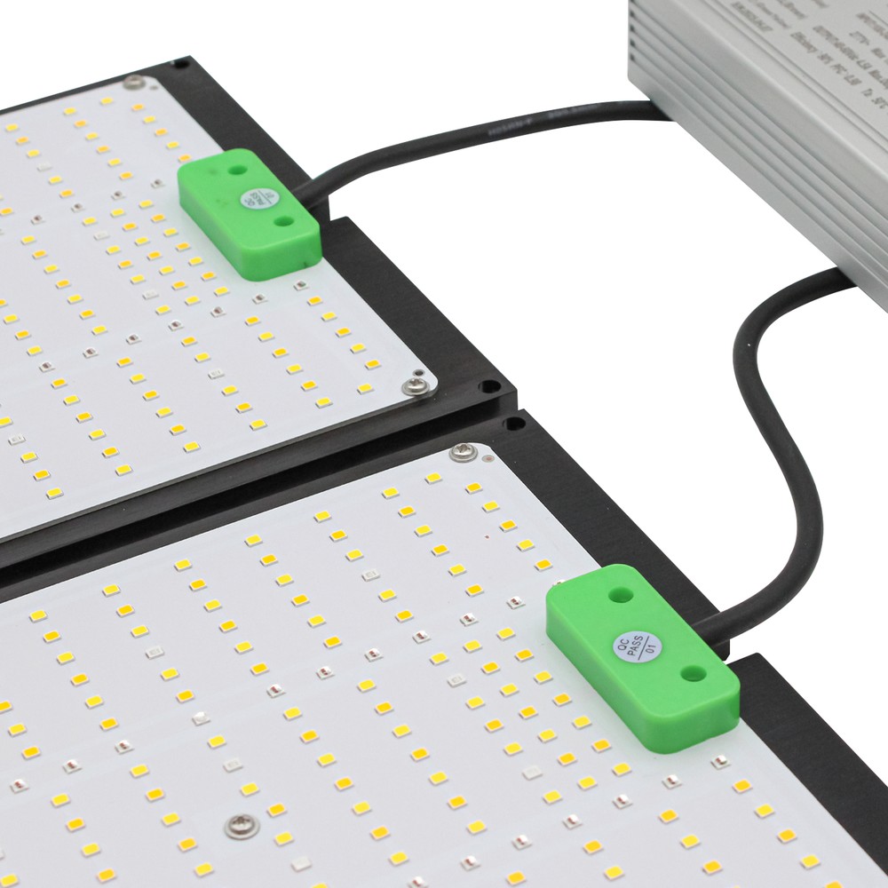 Quantum vækstlampe 240W - Fuldt spektrum, justerbar lysstyrke, IP65, ophæng inkluderet
