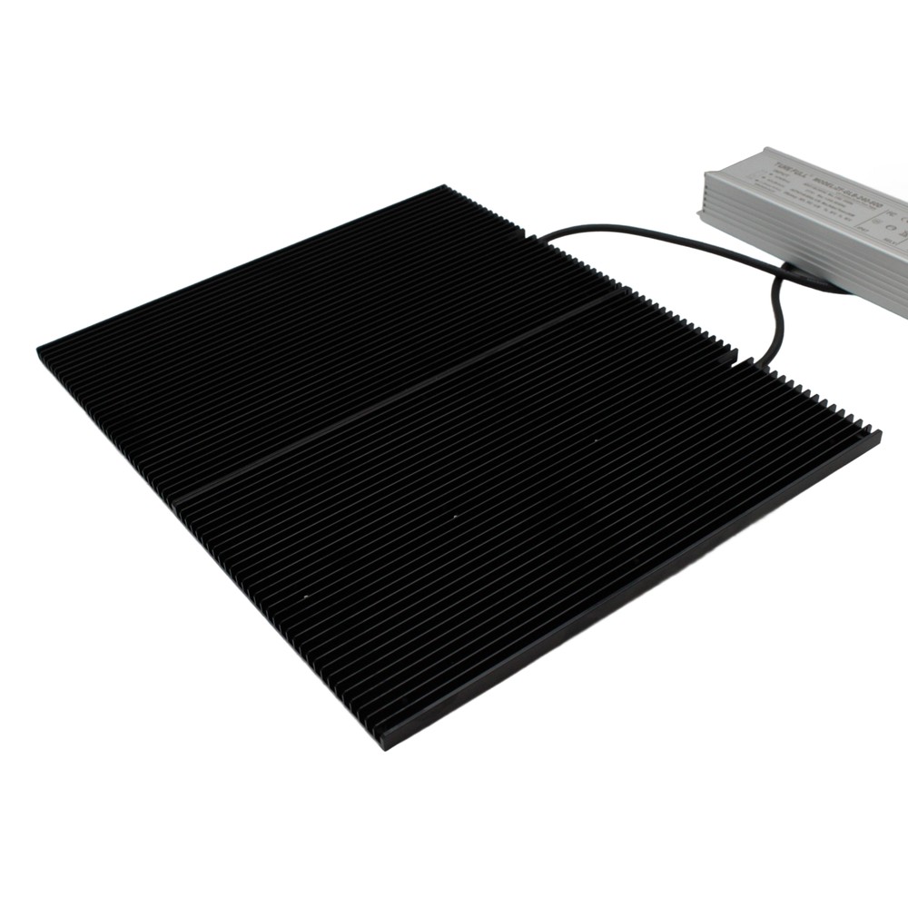 Quantum vækstlampe 240W - Fuldt spektrum, justerbar lysstyrke, IP65, ophæng inkluderet