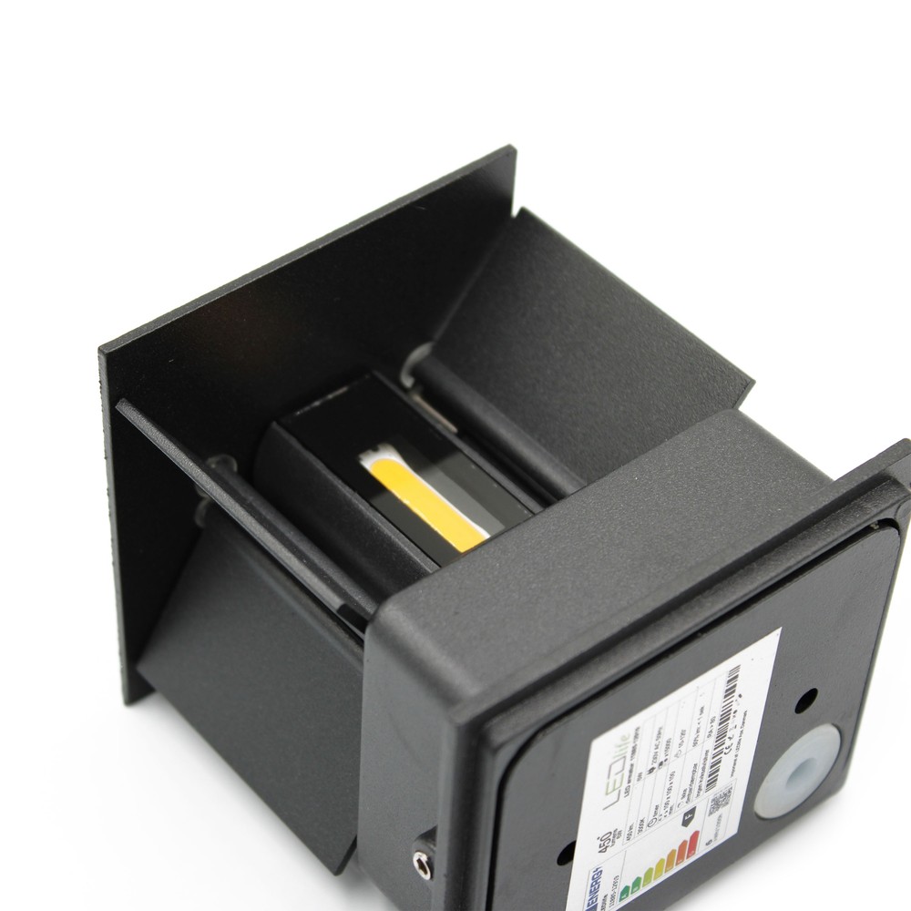 LEDlife CUBIC 6W Væglampe Sort Firkantet Op/Ned Justerbar Inde/Ude IP65 inkl. Lyskilde - 6W Effekt 230V 450lm RA 80