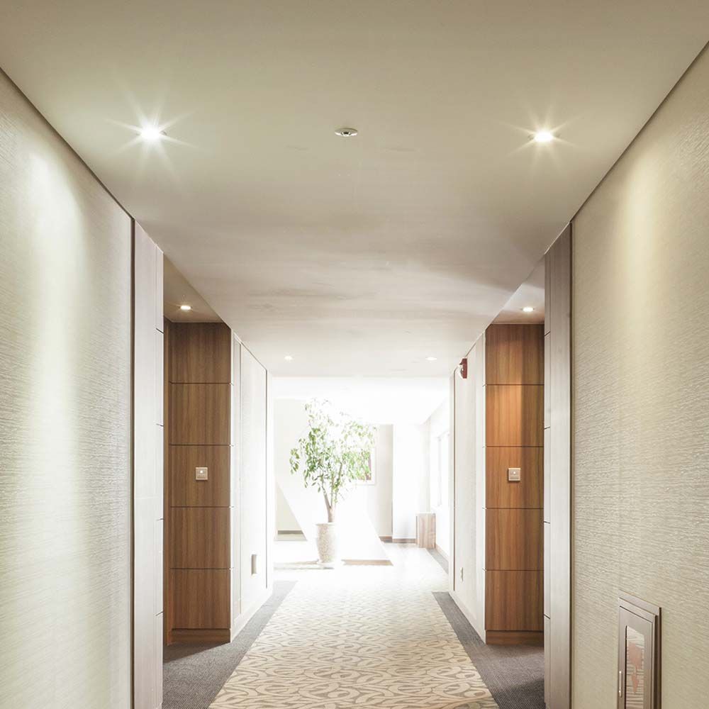 GU10-lampe i hvid rund ramme med krom reflektor - V-Tac Pro serie med 3 års producentgaranti