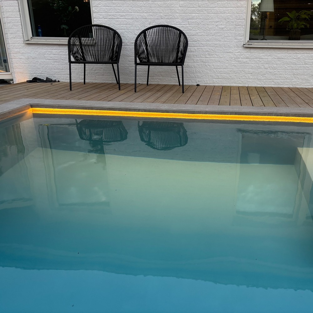 15m Vandtæt LED Pool Strip med 120 LED pr. meter, 7,5W/m, 24V, IP68, RA80, 750lm/m - Ideel til poolbelysning