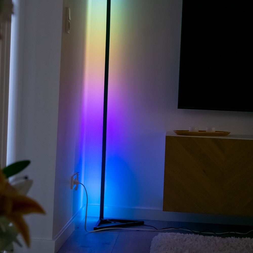 RGBIC+WW hjørnelampe med Bluetooth og 140cm længde - Effekt: 12W - Input: 230V
