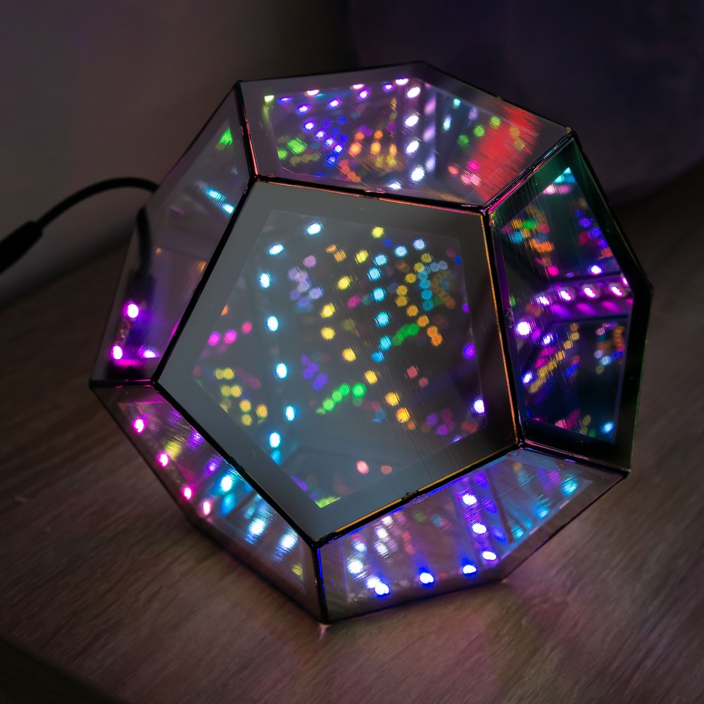 Infinity spejl lys - RGBW, 9W, USB tilslutning, inkl. fjernbetjening og 600lm.