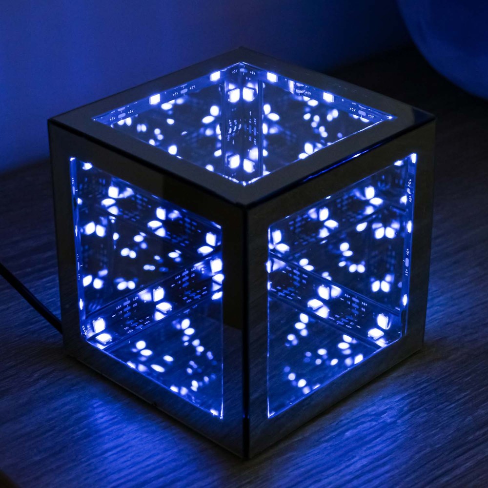 Infinity Cube 15x15 RGBIC - 3D lys effekt med fjernbetjening og USB-tilslutning - 8W, 5V input, 600lm.
