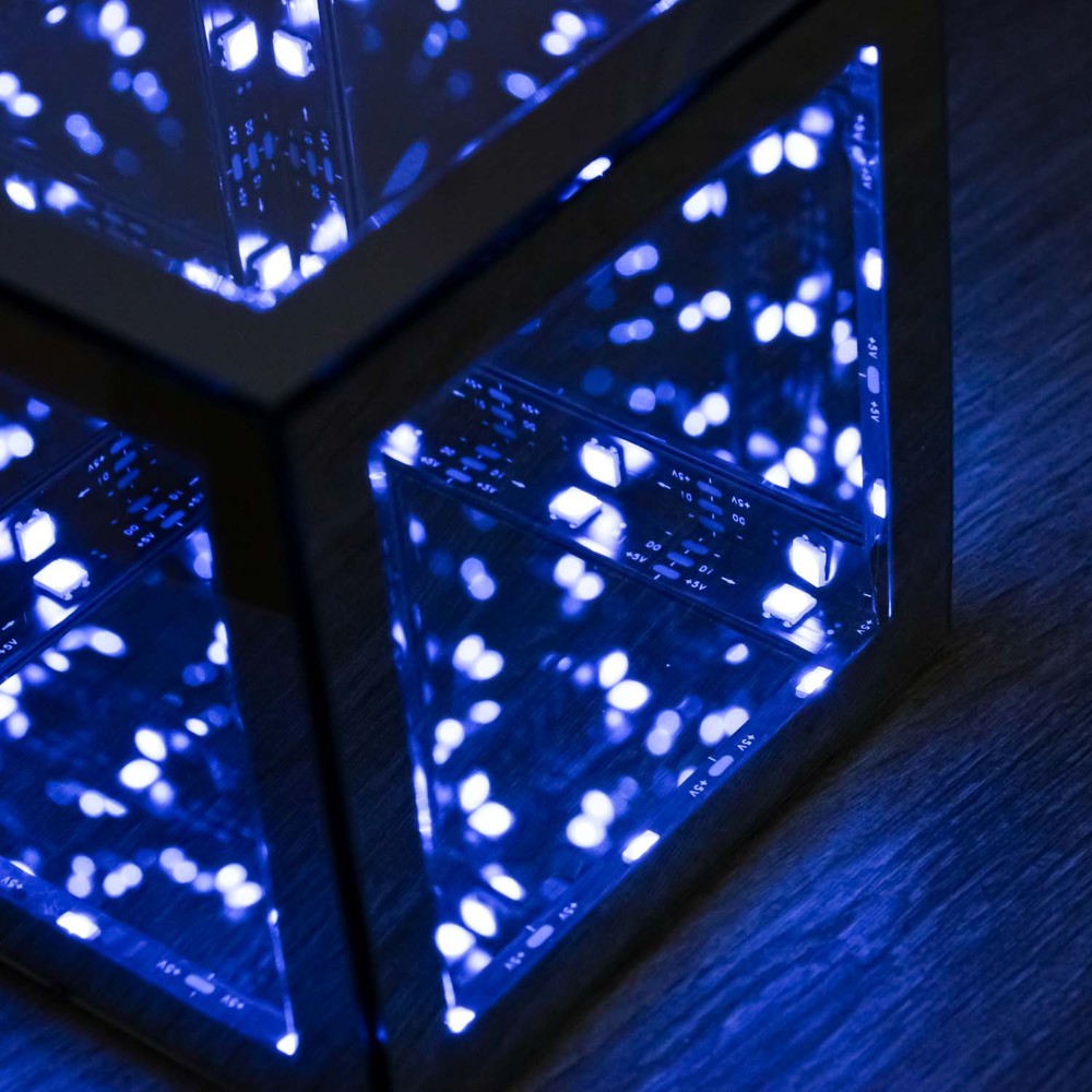 Infinity Cube 15x15 RGBIC - 3D lys effekt med fjernbetjening og USB-tilslutning - 8W, 5V input, 600lm.