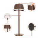 Opladelig LED bordlampe i brun med touch-dæmpning og IP54-beskyttelse