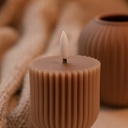 LED Timeglas lys med flammeeffekt, brun stearin, fjernbetjening, timer, 13,5cm høj, Ø7,5cm