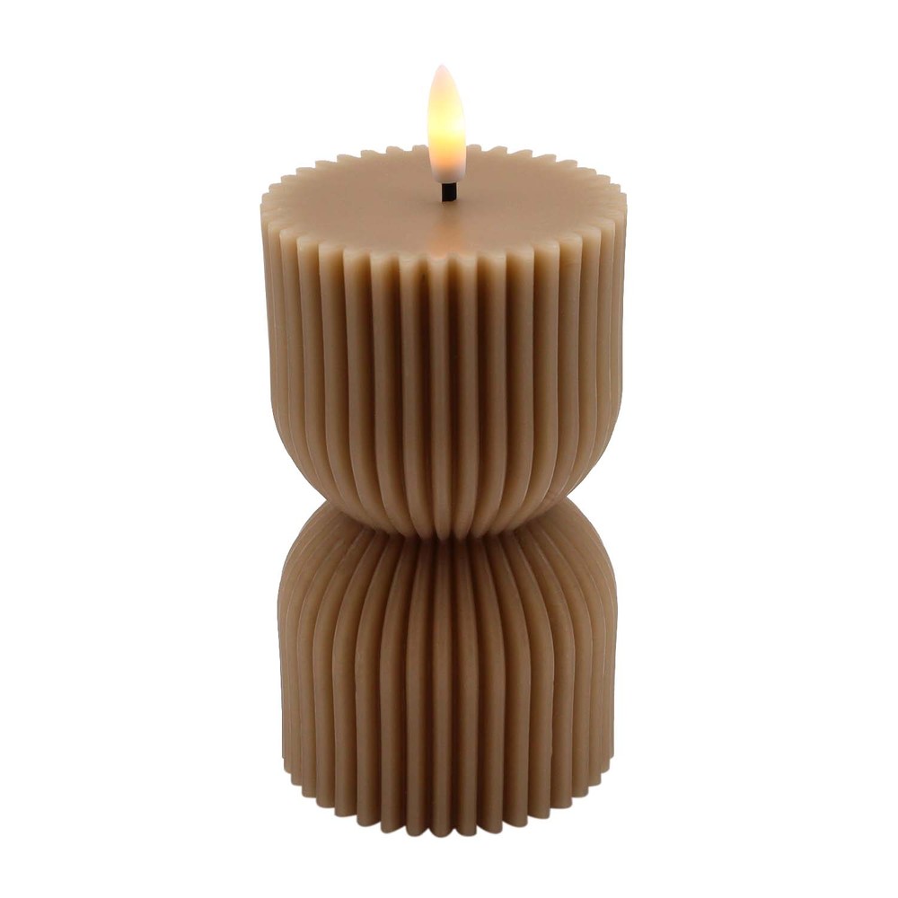 LED Timeglas lys med flammeeffekt, brun stearin, fjernbetjening, timer, 13,5cm høj, Ø7,5cm