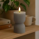 LED Timeglas lys med flammeeffekt, grå, 13.5cm høj, Ø7.5cm, fjernbetjening, timer, ægte stearin