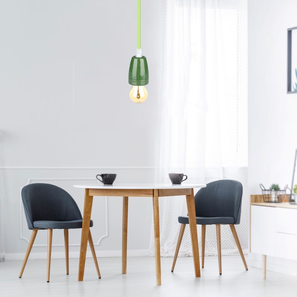 Højfrekvens porcelæns lampe med E27 fatning i Grøn - perfekt til dit hjem!
