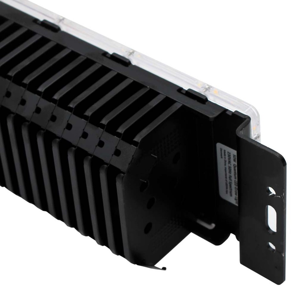 Quantum Vækstlampe 50W - Fuldt spektrum, ophæng inkluderet, IP65 og lydløs