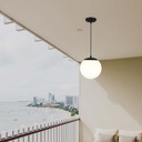 Loftshængt lampe (1*E27) - mat sort, opal plastik kugle - V-Tac Pro serie (3 års garanti)