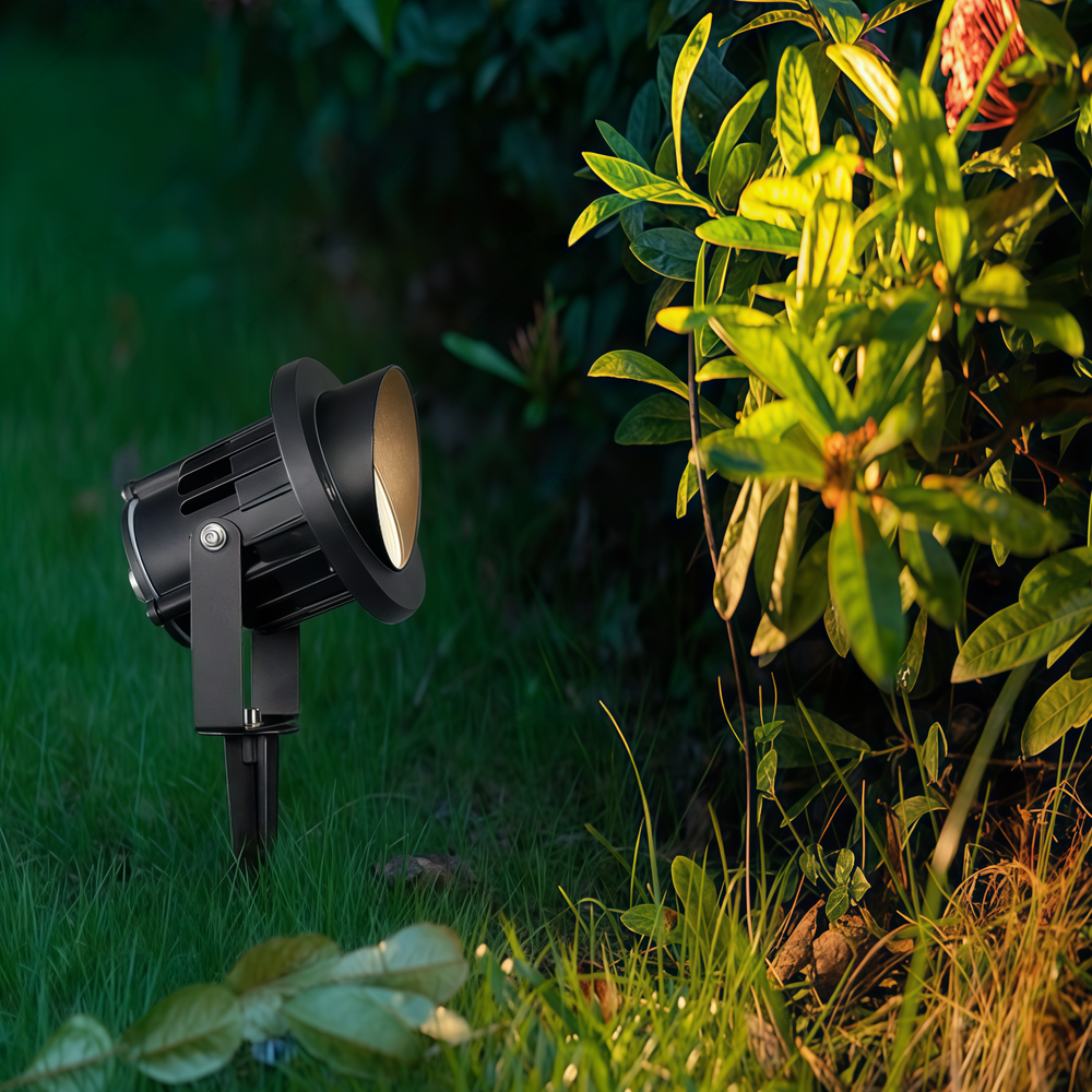 6W LED havelampe med spyd, sort finish, IP65-klassificeret, 12-24V, 450lm, erstatter 60W, RA82