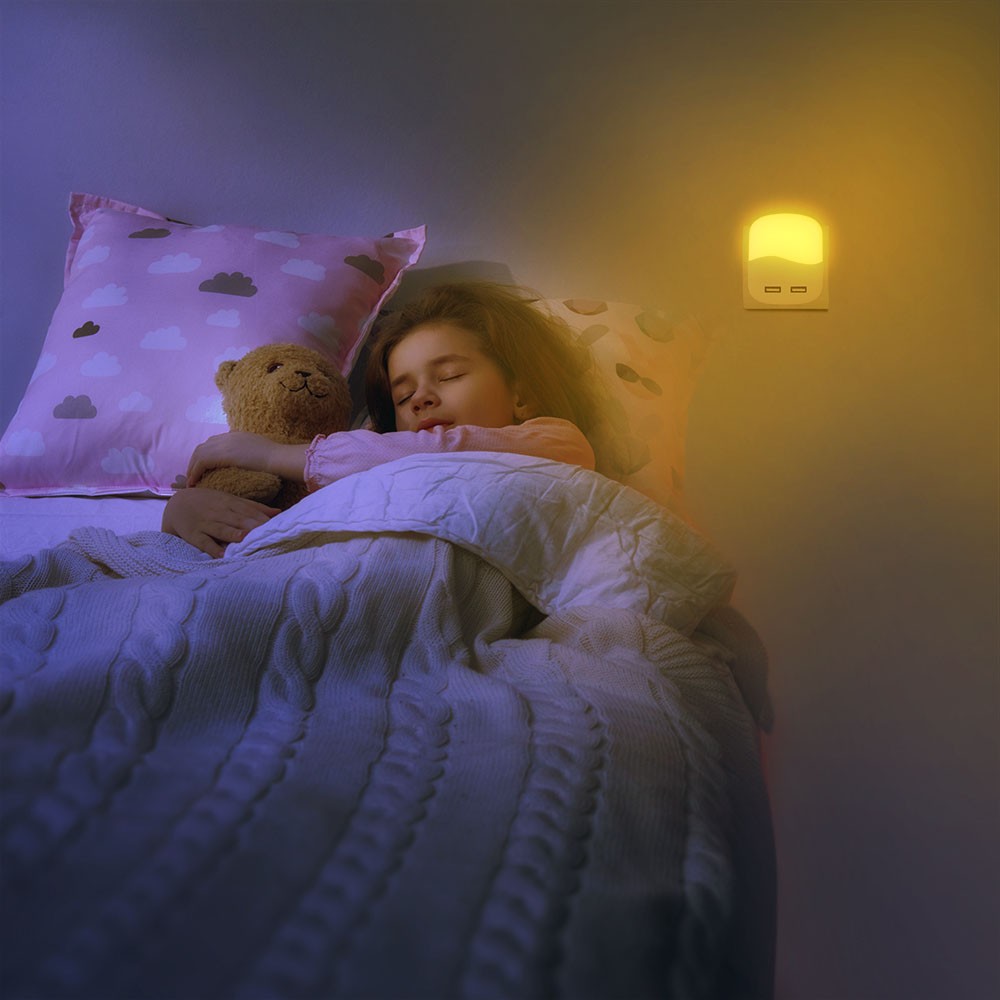0,45W Natlys LED (EU stik) med USB Samsung chip 3000K - firkantet - Energibesparende natbelysning med USB og Samsung chip i varmt hvidt lys - firkantet design