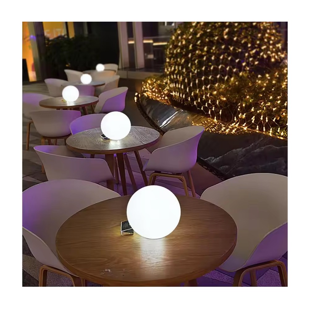 Genopladelig RGBW LED kugle med fjernbetjening (Ø20 cm) – IP68 klassificering