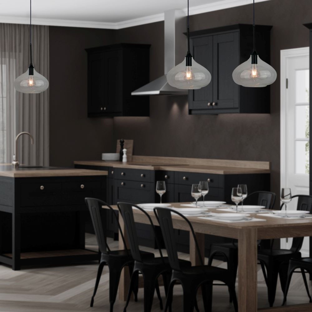 Moderne glas pendellampe i glansfuldt sort design med en diameter på 280 mm og E27 fatning.