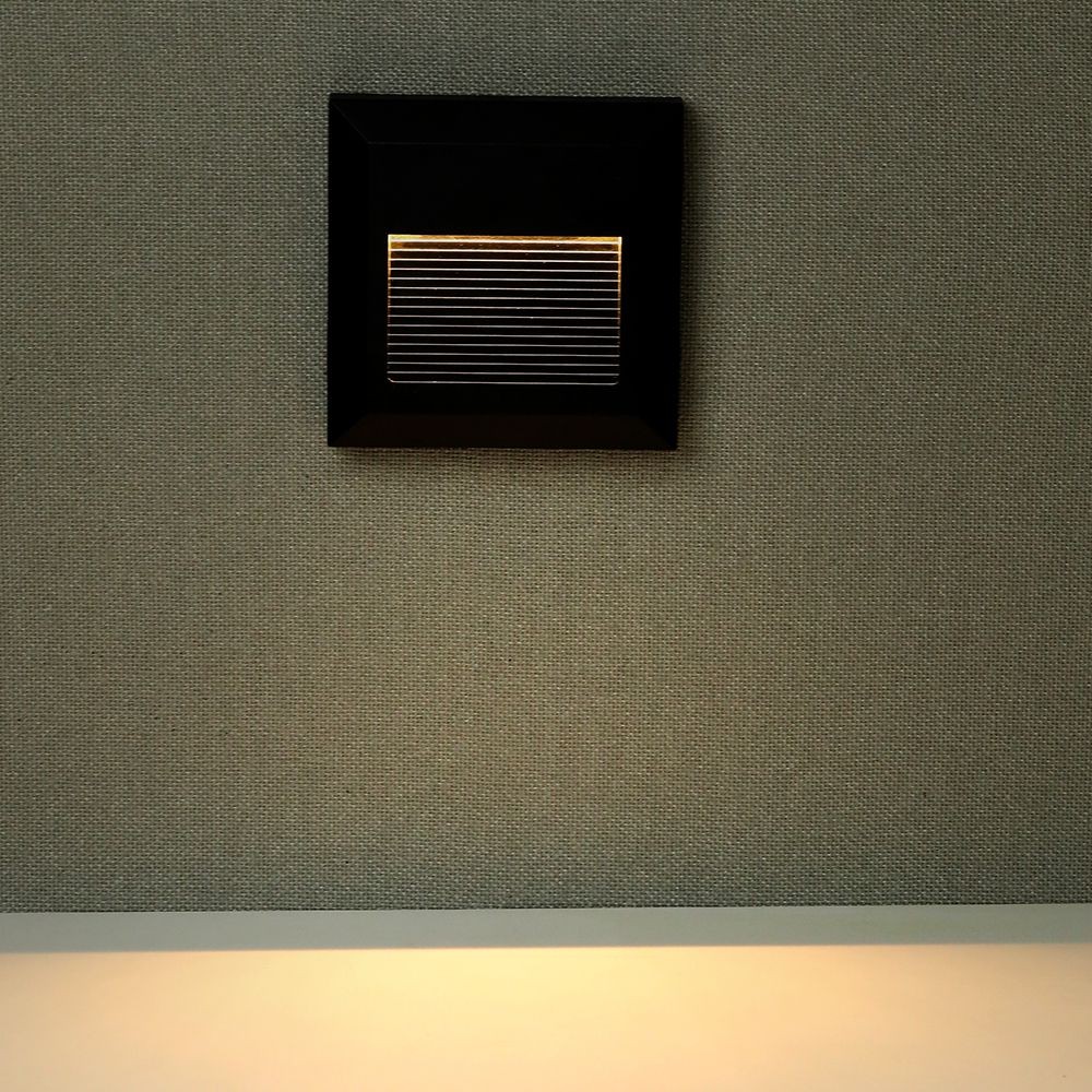 2W Trinlys LED-pære med 3000K varm hvidt lys, sort hus, kvadratisk design, 70lm, RA80, IP65 - Ideel til udendørs belysning
