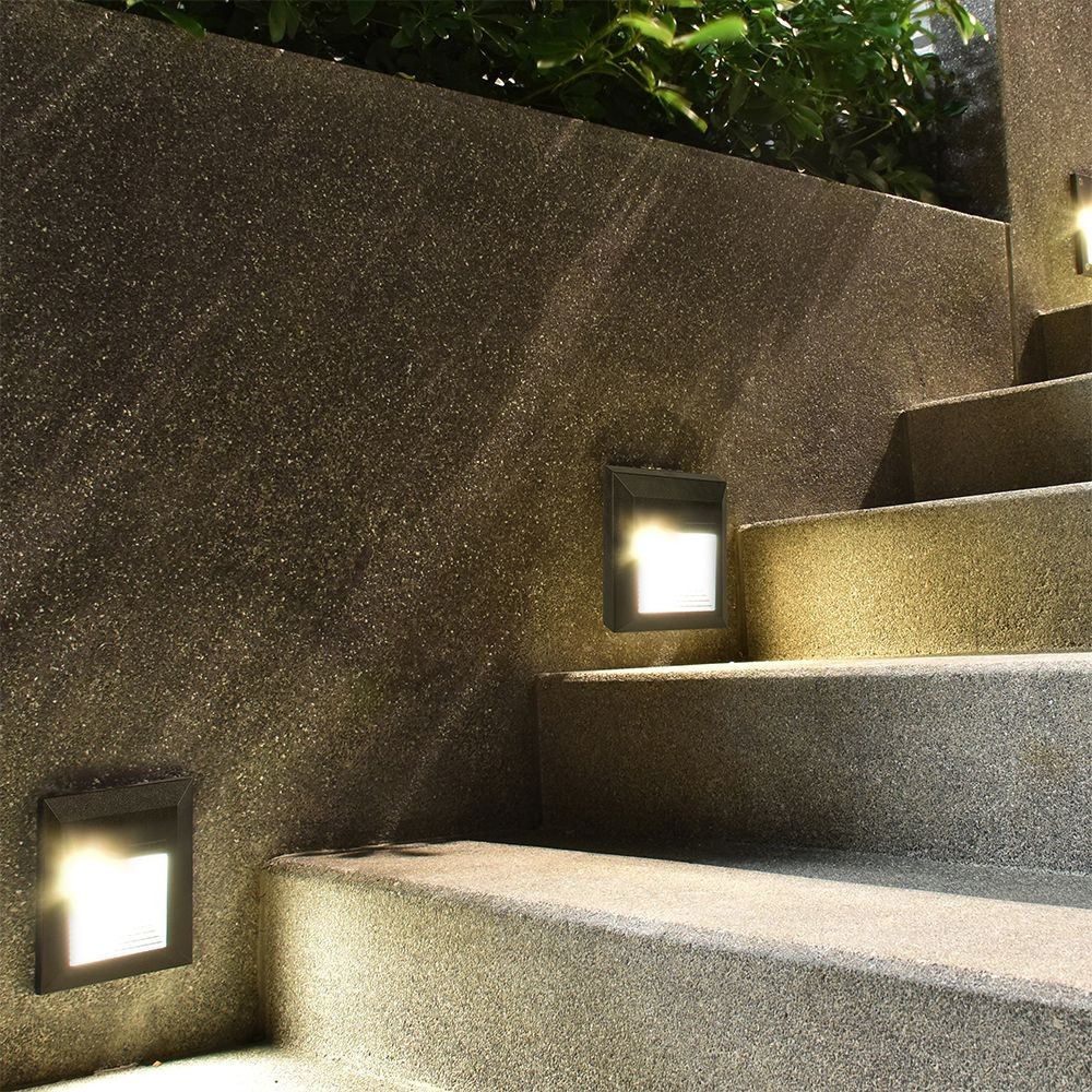 2W Trinlys LED-pære med 3000K varm hvidt lys, sort hus, kvadratisk design, 70lm, RA80, IP65 - Ideel til udendørs belysning