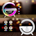G-formet RGBIC lampe med trådløs oplader i hvid finish og Bluetooth-teknologi - 24x23cm - 3W effekt - 5V USB input