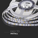 30 stk. LED-stribelys med en effekt på 4.8W, varm hvidt lys (3000K) og beskyttelsesklasse IP20
