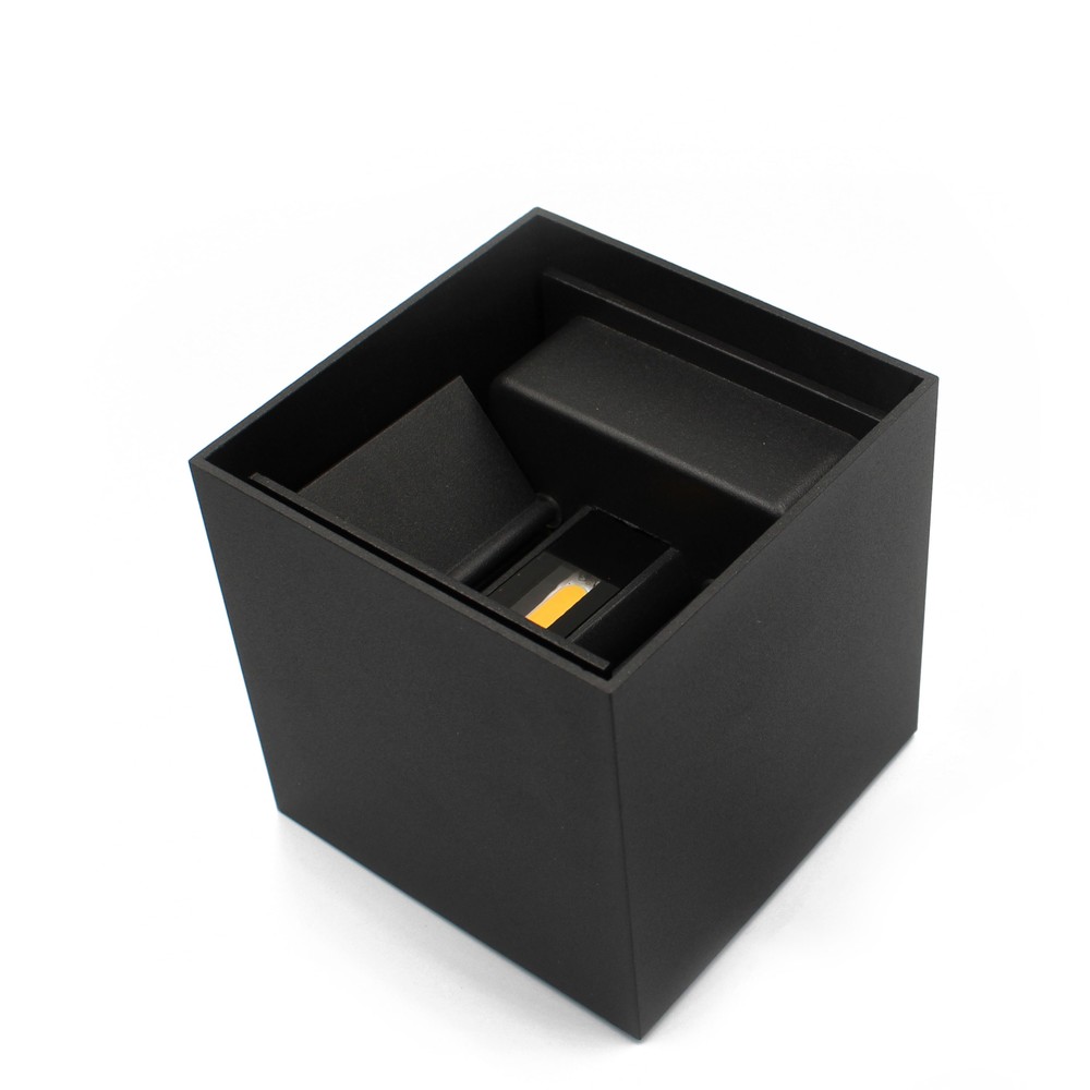 LEDlife CUBIC 6W Væglampe Sort Firkantet Op/Ned Justerbar Inde/Ude IP65 inkl. Lyskilde - 6W Effekt 230V 450lm RA 80