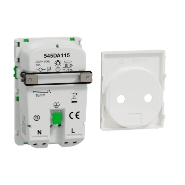 LK Fuga Wiser stikkontakt med afdækning og jord, 1½ modul, hvid