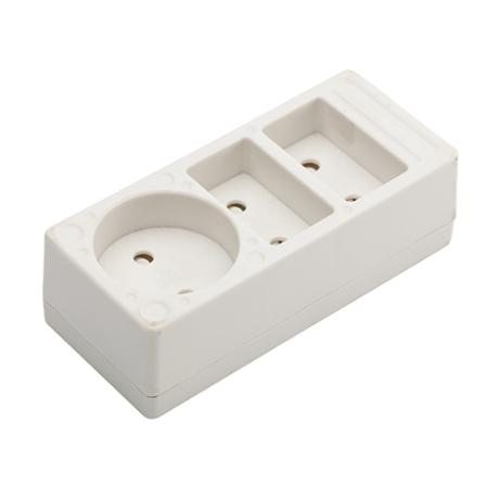 3-stikdåse u/jord hvid 250V 10A 2F 1R