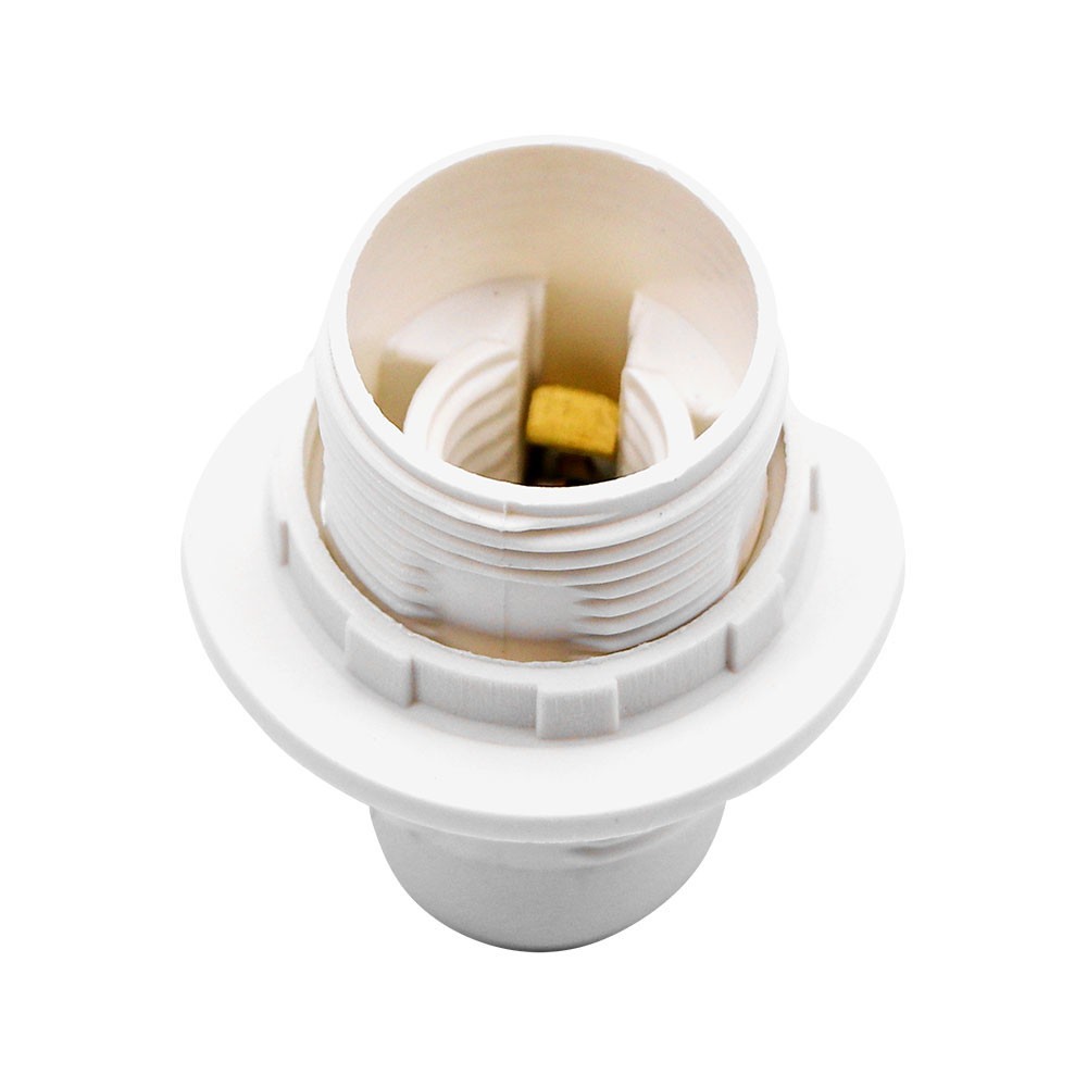 Hvid E14 lampefatning med elegante lyskroner til smuk belysning.