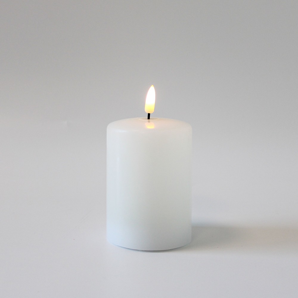 LED Bloklys med smeltet look og flammeeffekt, 10 cm høj, Ø7,5 cm, inkl. fjernbetjening og ægte stearin