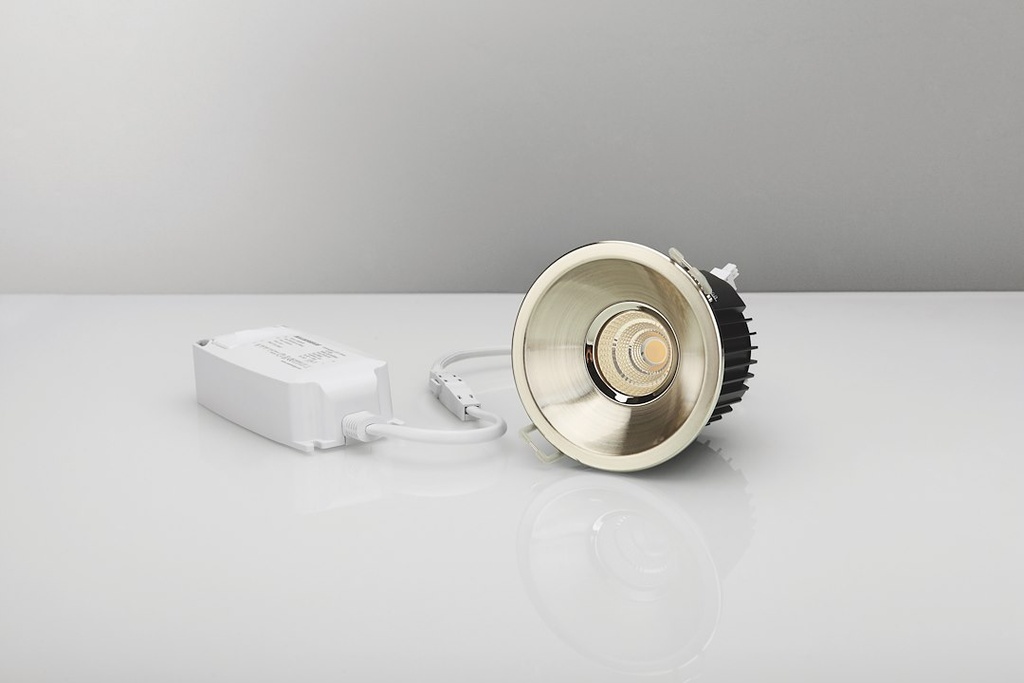 MD-990 13,5W 230V 2700K SA.