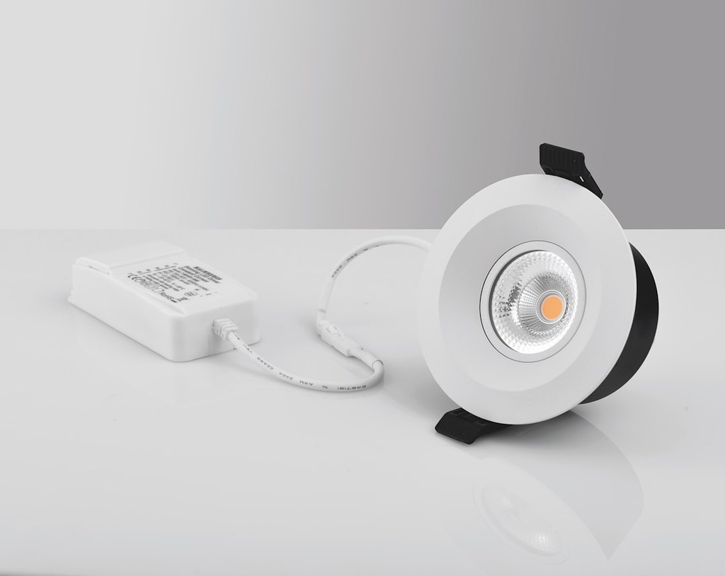 BE-8875 230V 7W 3000K VIPB6STK