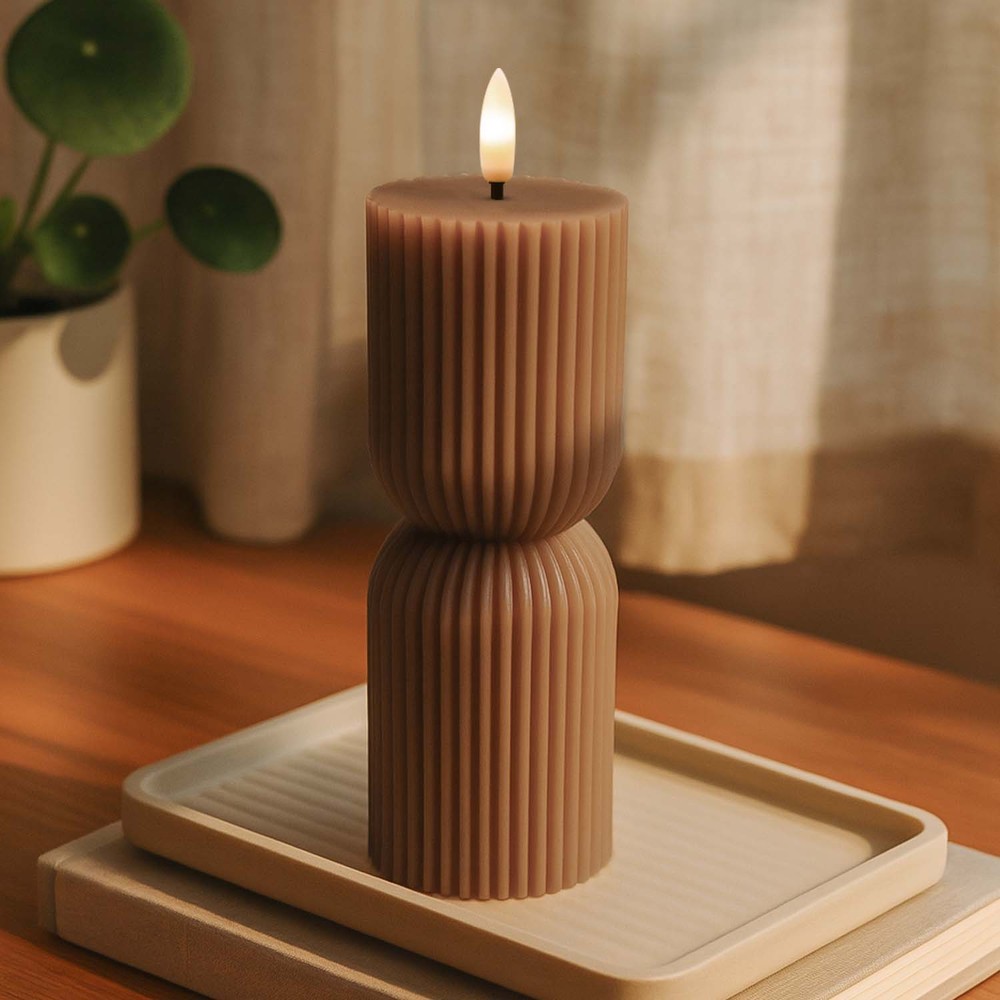 LED Timeglas lys med flammeeffekt, brun, 23cm høj, fjernbetjening, timer, ægte stearin