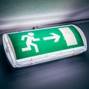 Nødudgangslys med LED og selvtestknap i 6400K - Energibesparende og pålidelig belysning til sikre evakueringer