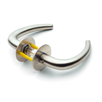 [930123405] dørgreb cu-form m/ro 00-40 l18 monteret massiv roset ø50x2mm